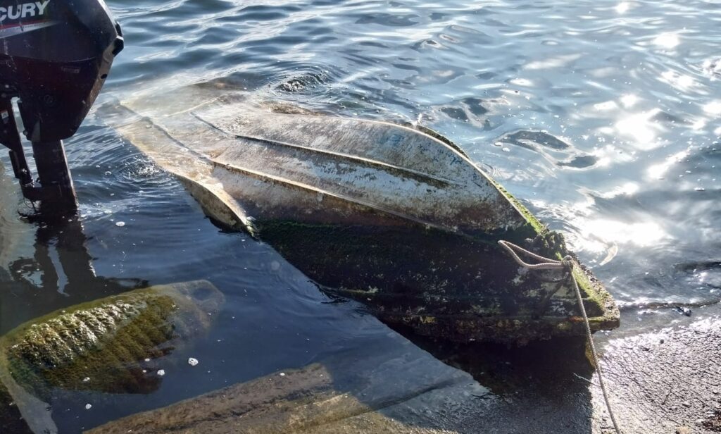 Rimozione delle barche immerse nei canali di Capo Peloro