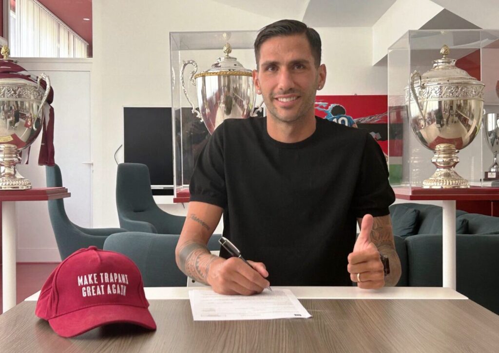 Roberto Pirrello firma trapani