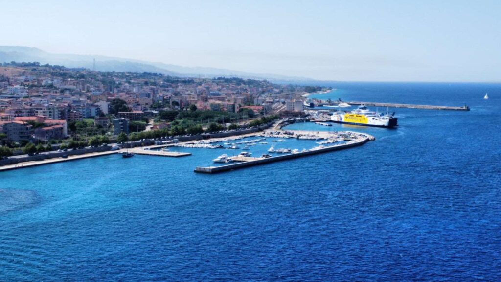 Villa San Giovanni e Stretto di Messina dall'alto rada giunchi e caronti