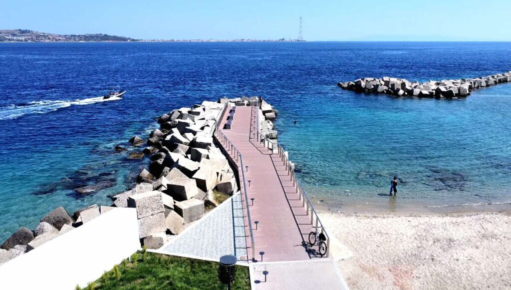 Villa San Giovanni e Stretto di Messina dall'alto