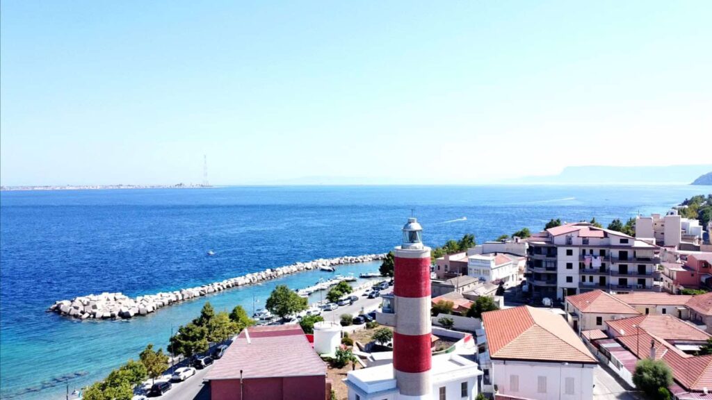 Villa San Giovanni e Stretto di Messina dall'alto