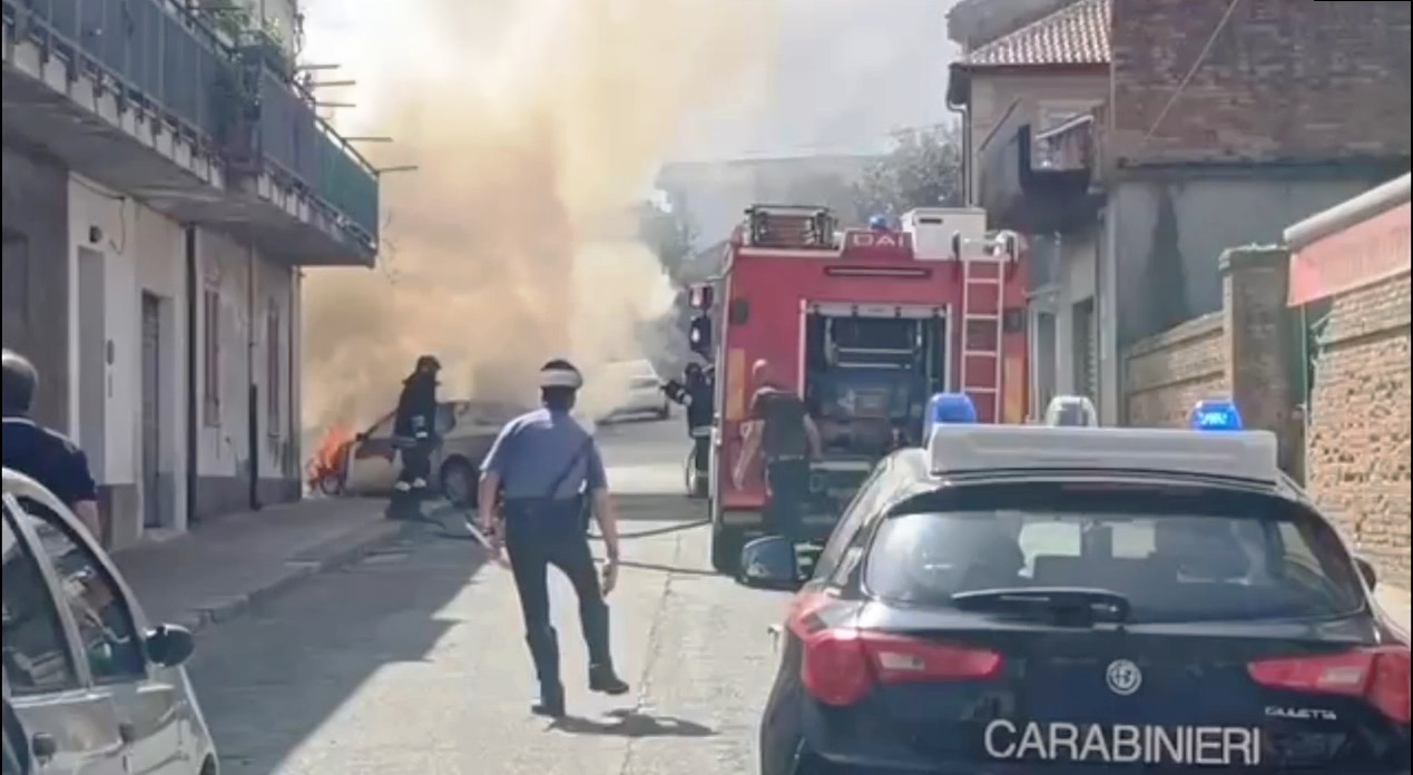 auto in fiamme taurianova