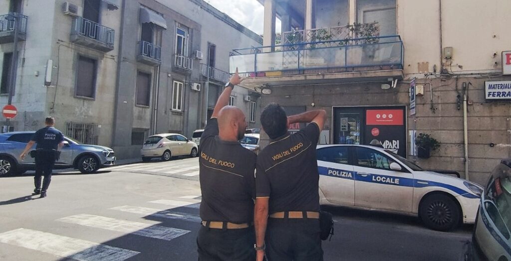 distacco dei marmi in un palazzo vicino al museo