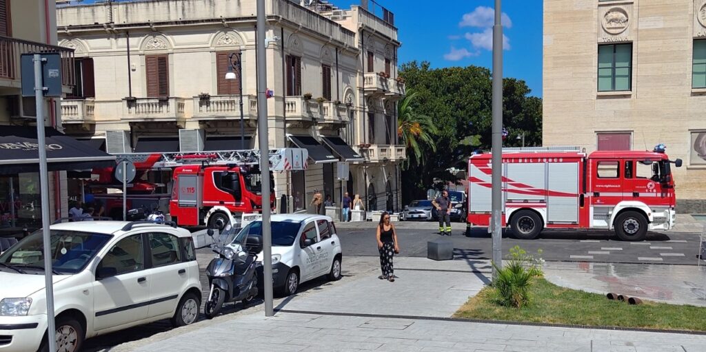 distacco dei marmi in un palazzo vicino al museo