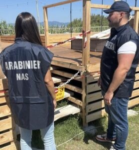 Carabinieri nas sequestro lido abusivo