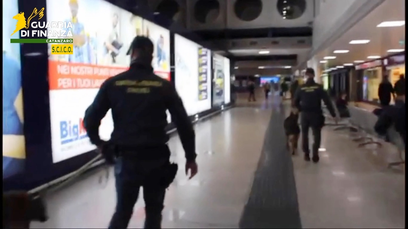 guardia di finanza catanzaro
