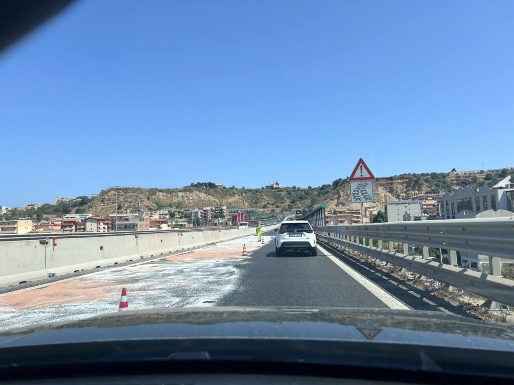 incidente raccordo autostradale reggio calabria