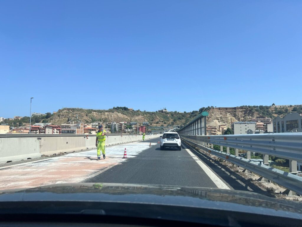 incidente raccordo autostradale reggio calabria