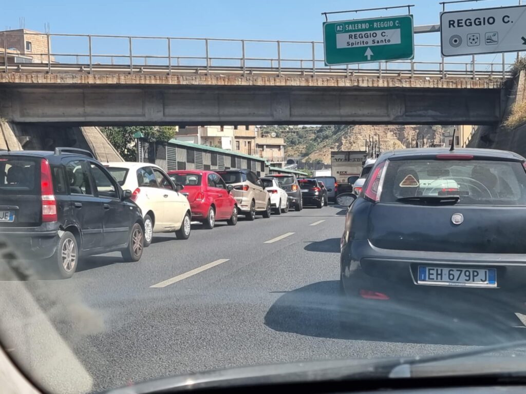 incidente raccordo autostradale reggio calabria
