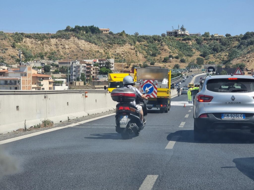 incidente raccordo autostradale reggio calabria