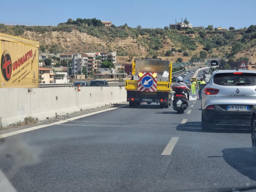 incidente raccordo autostradale reggio calabria