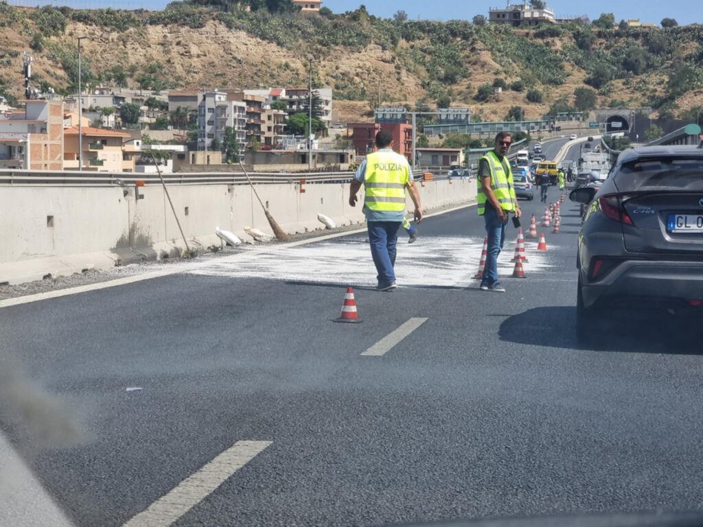 incidente raccordo autostradale reggio calabria