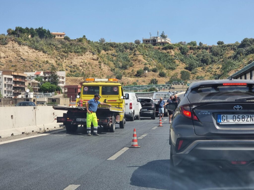 incidente raccordo autostradale reggio calabria