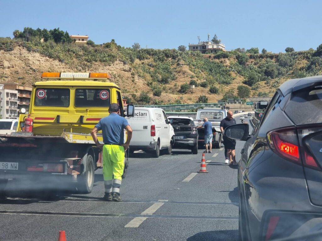 incidente raccordo autostradale reggio calabria