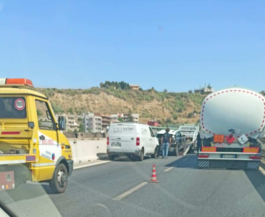 incidente raccordo autostradale reggio calabria