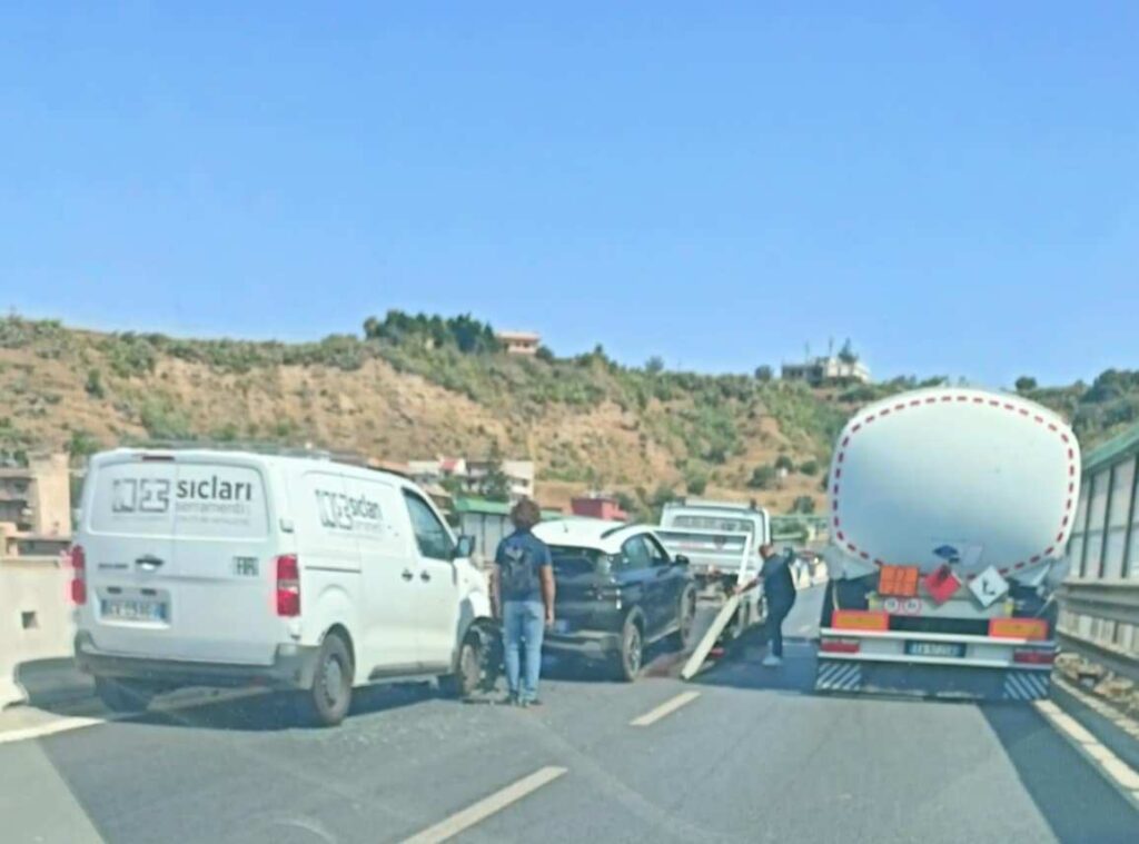 incidente raccordo autostradale reggio calabria