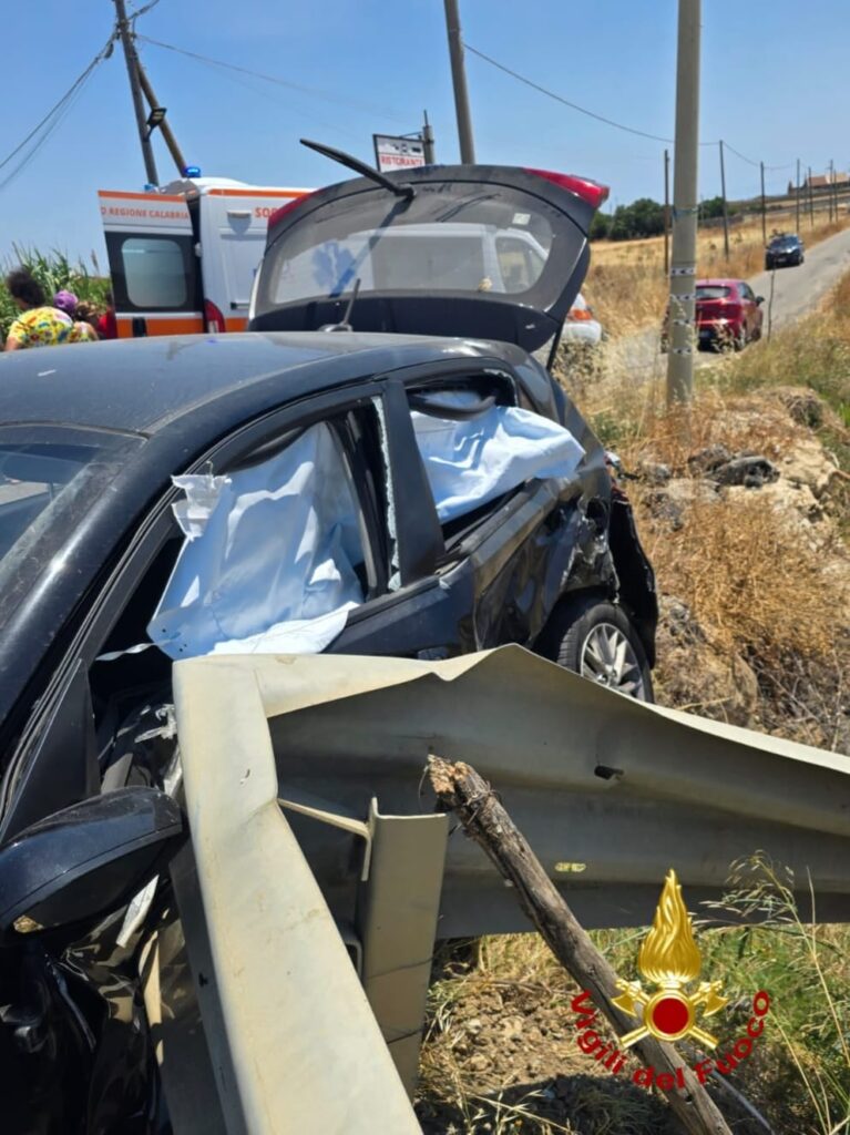 incidente ss106 Crotone