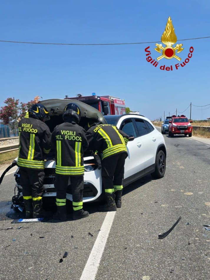 incidente ss106 Crotone