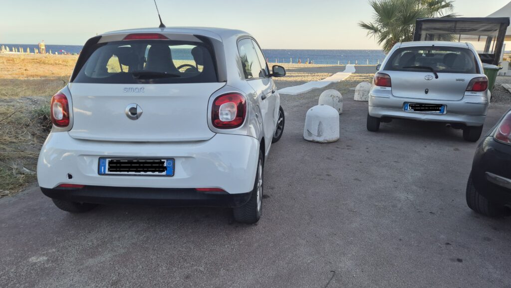 passerella accesso a mare disabili a saline bloccato dai parcheggi selvaggi