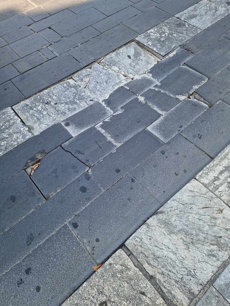piazza duomo degrado