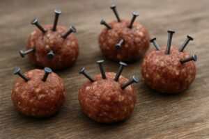 polpette con chiodi