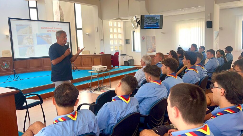 scout calabresi al porto di gioia tauro