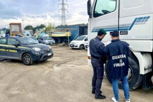 sequestrati 16 automezzi a società di autotrasporto