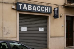 sequestro tabaccheria