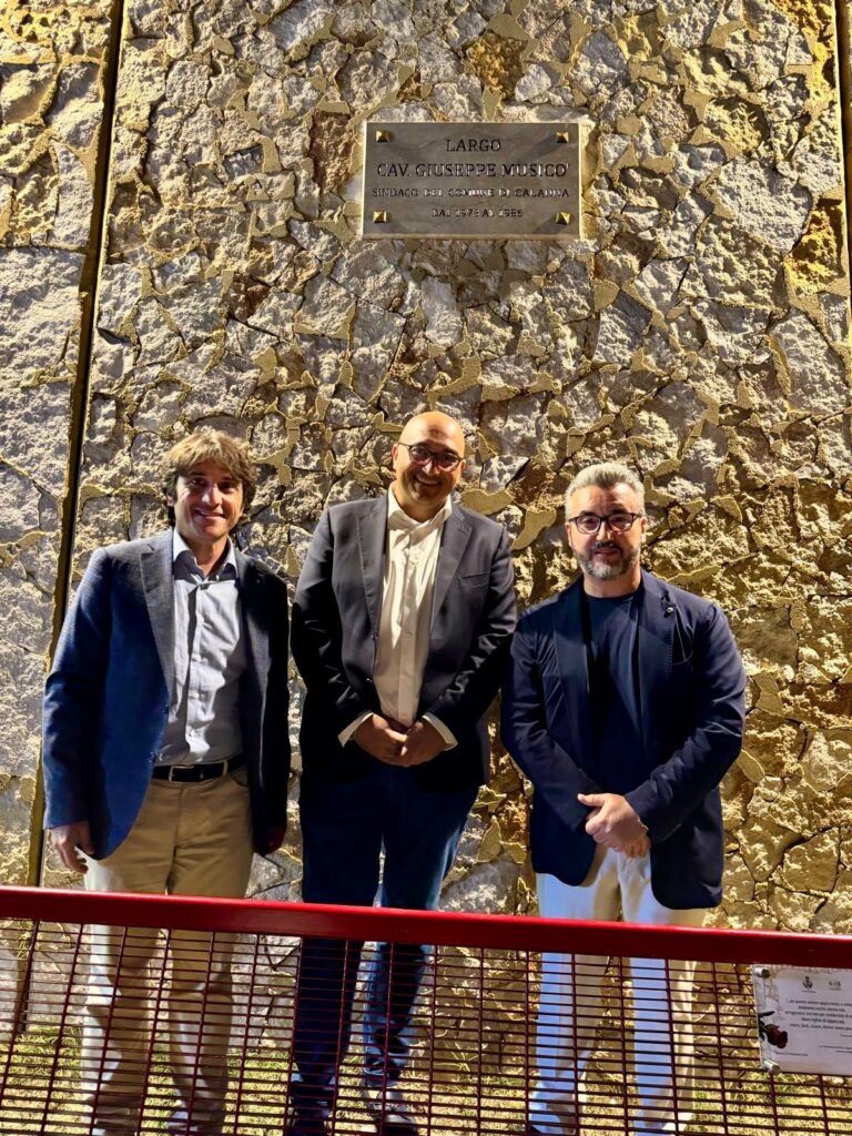 Calanna intitola il largo del Belvedere all'ex sindaco Cavaliere Giuseppe Musicò