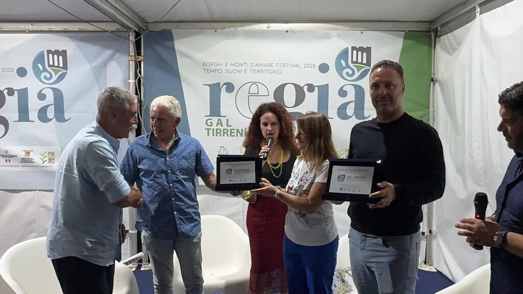 Consegna targhe dopo talk a Fondachelli Fantina
