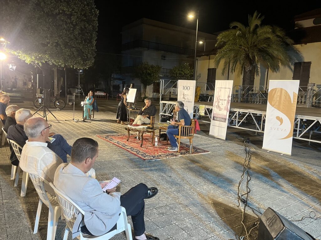 Piazza Municipio Gallina presentazione Petali di Giuseppe Marino