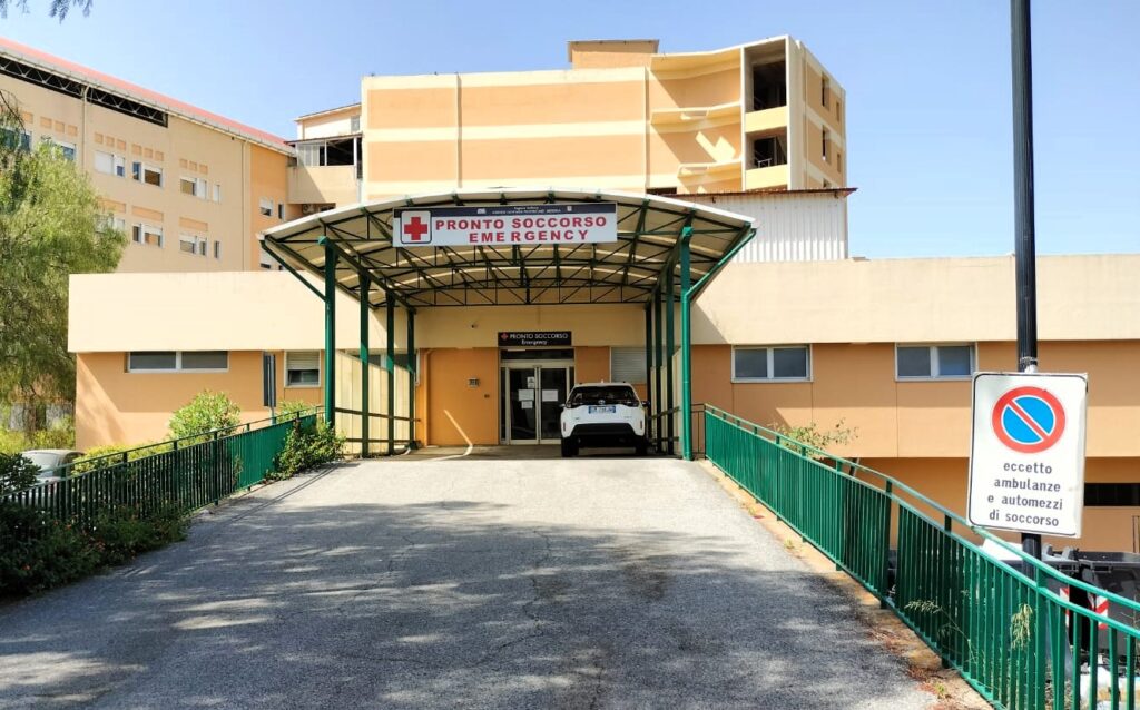 Riapertura pronto soccorso barcellona (1)