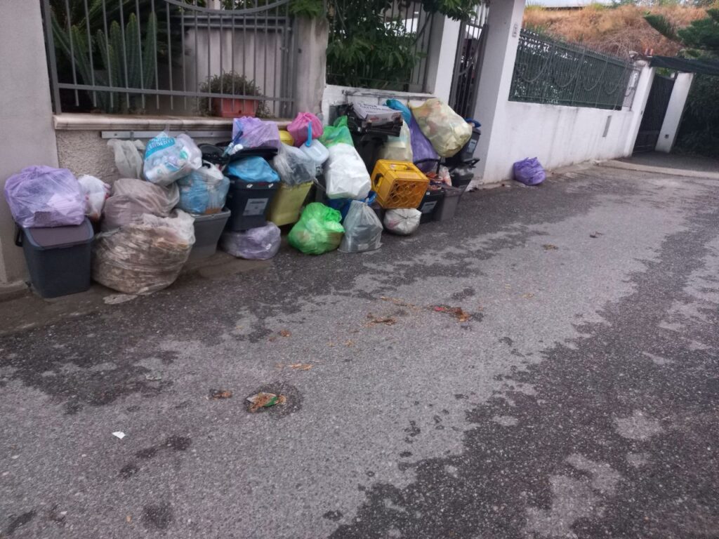 Spazzatura via Pozzicello a Gallico