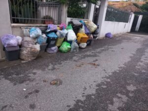 Spazzatura via Pozzicello a Gallico