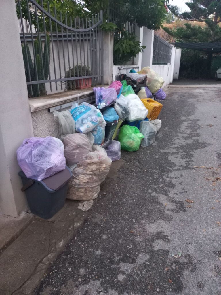 Spazzatura via Pozzicello a Gallico