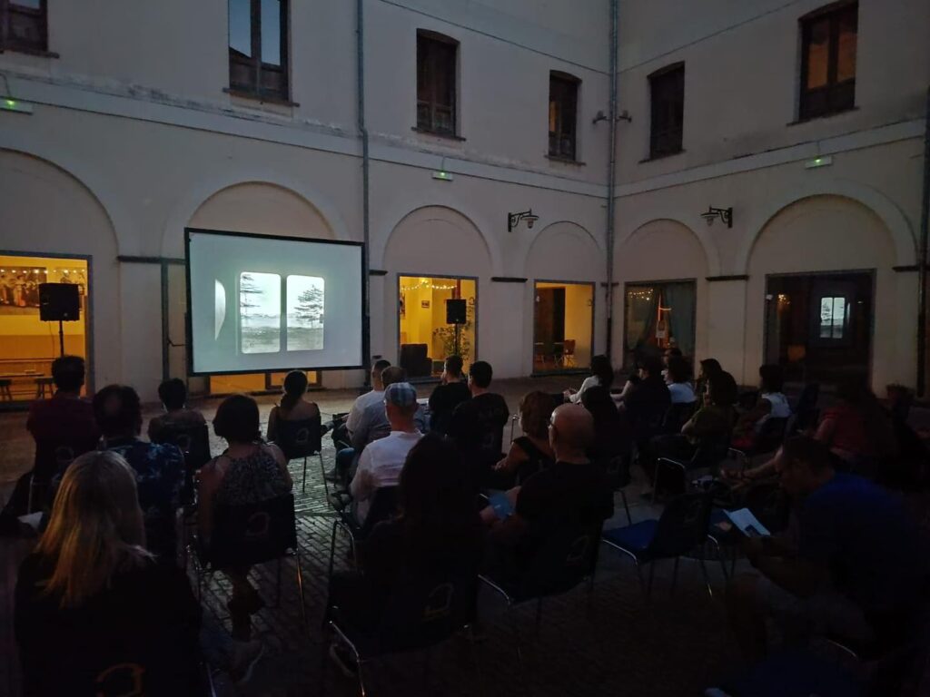 Una delle proiezioni al chiostro di San Domenico