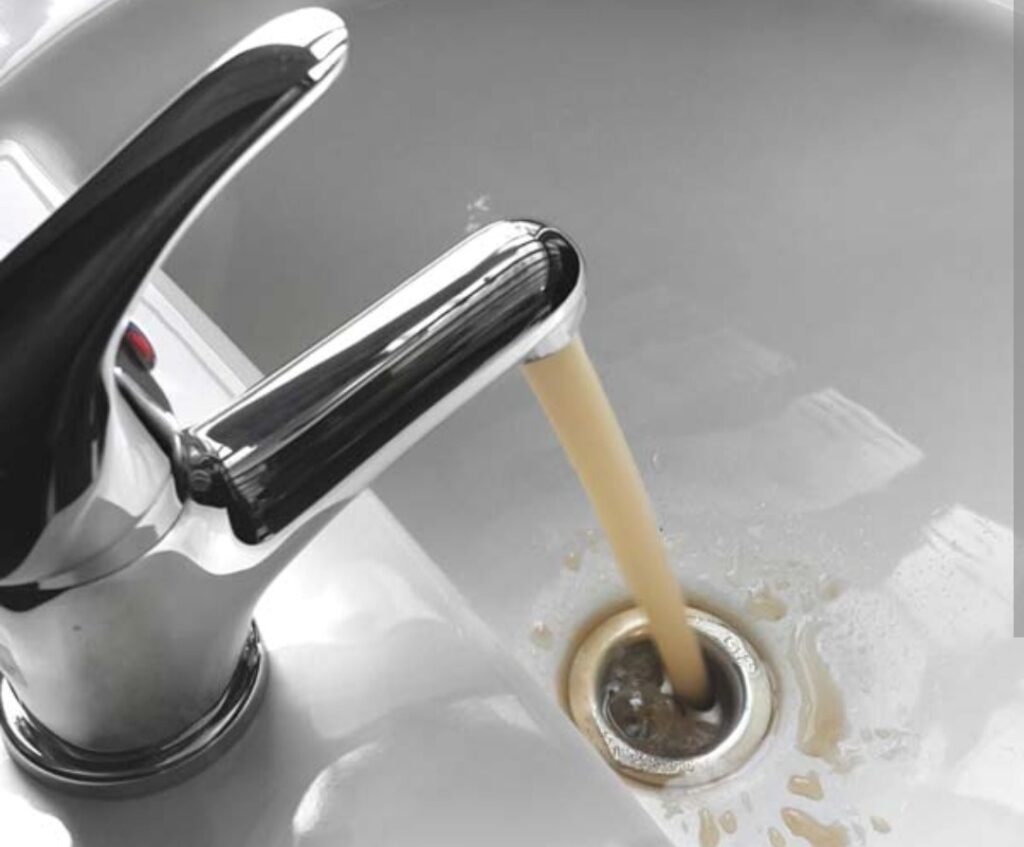 acqua sporca rubinetti