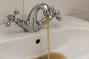 acqua torbida rubinetti (2)