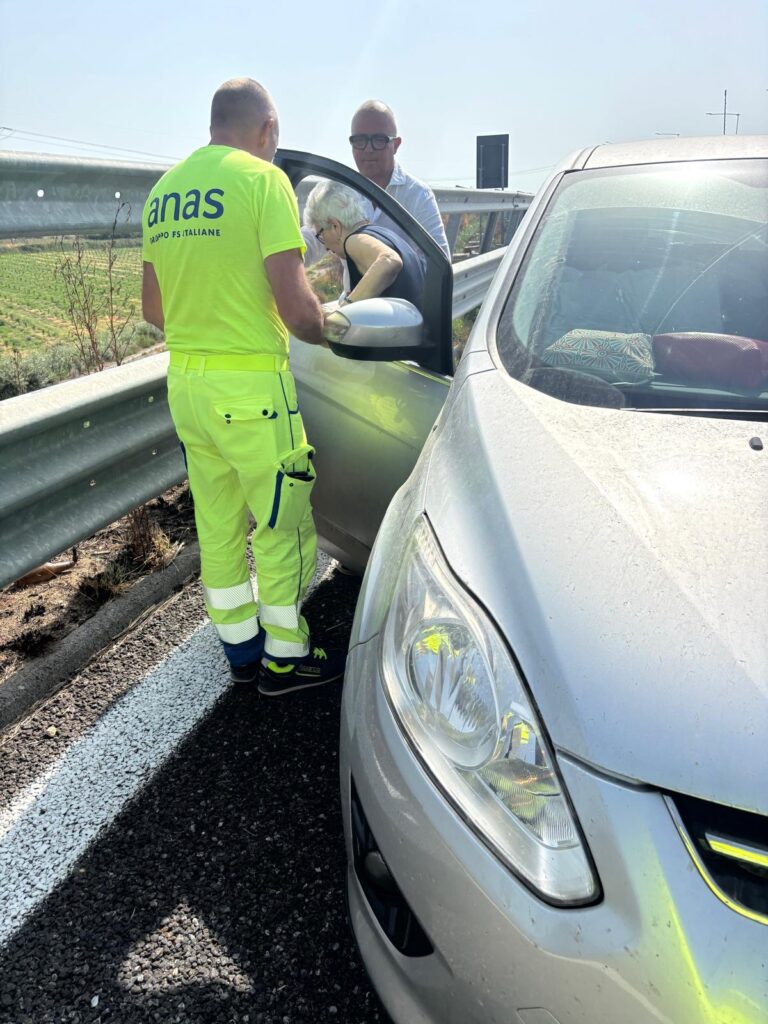 anziana e figlio soccorsi dall'anas