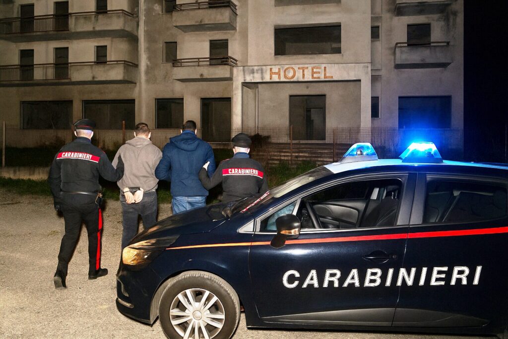 arresto carabinieri furto hotel