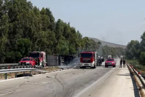 camion si ribalta