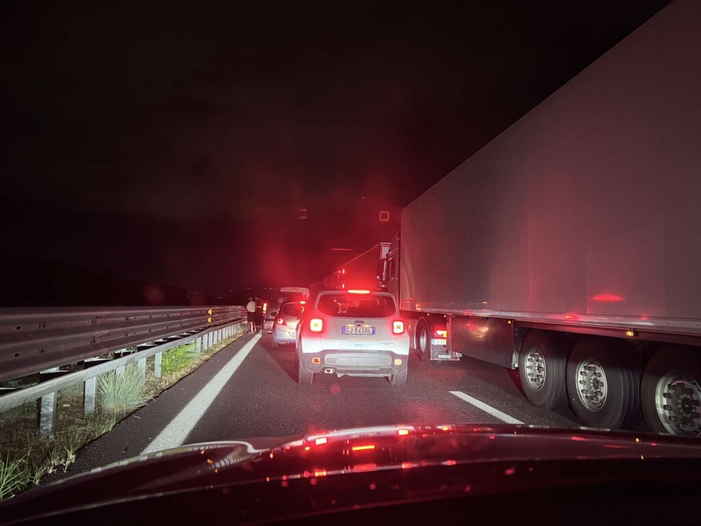 code lunghissime per incendio a cosenza