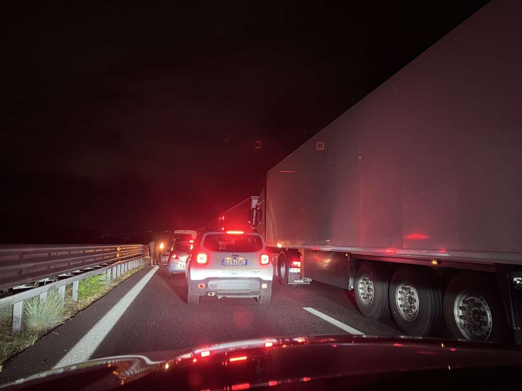 code lunghissime per incendio a cosenza