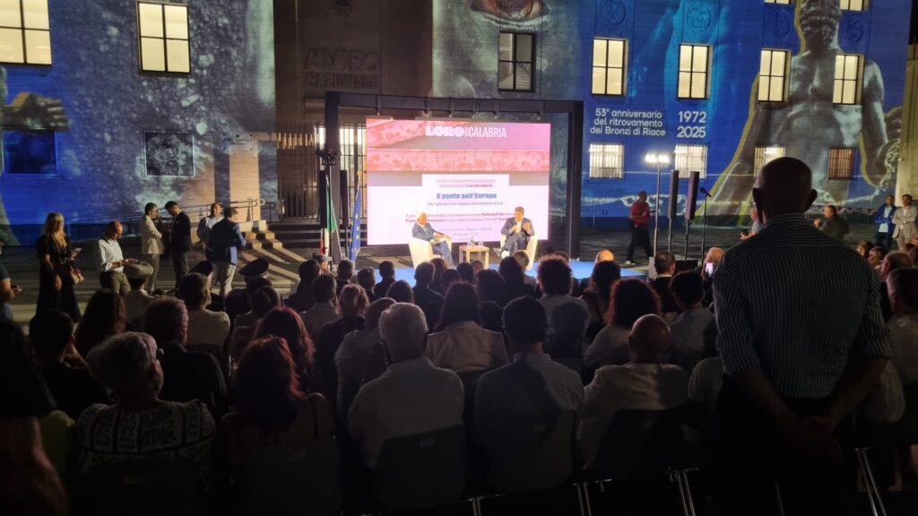 evento con Raffaele Fitto a Piazza de nava