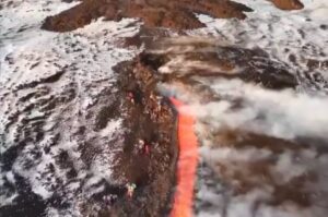 frattura e colata lavica etna ripresa dall'alto