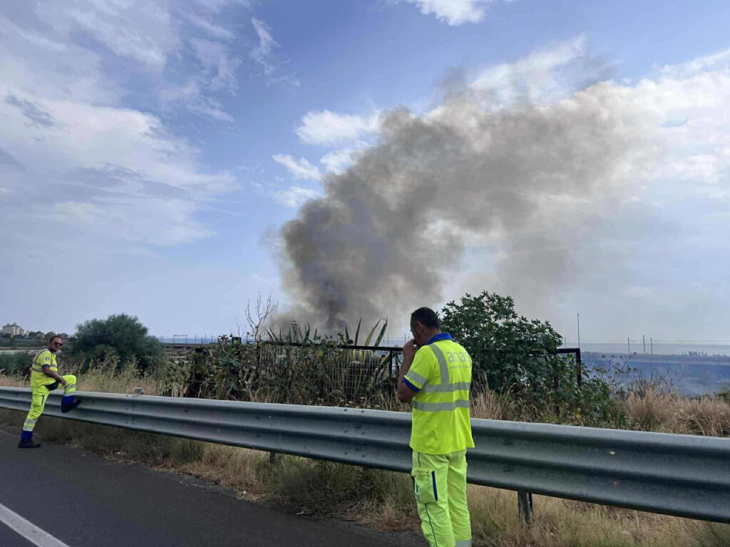 incendio laghetti saline