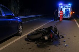 incidente auto moto ambulanza