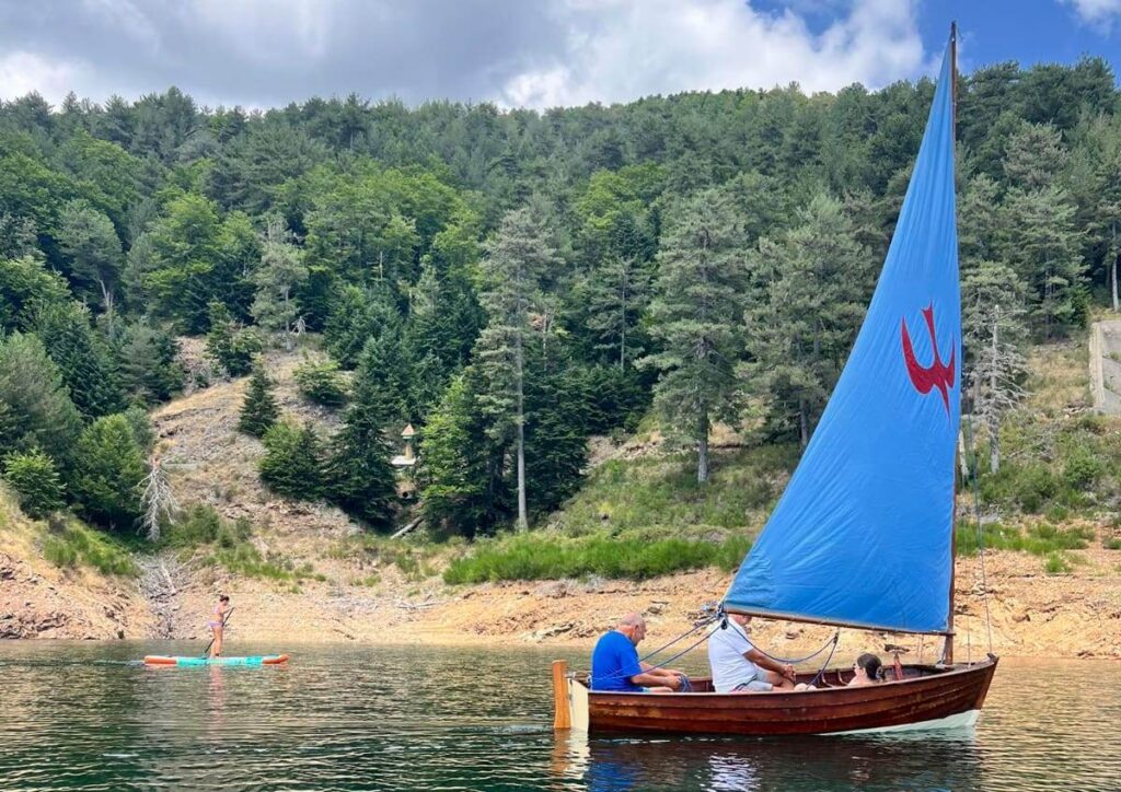 lago del menta barca a vela
