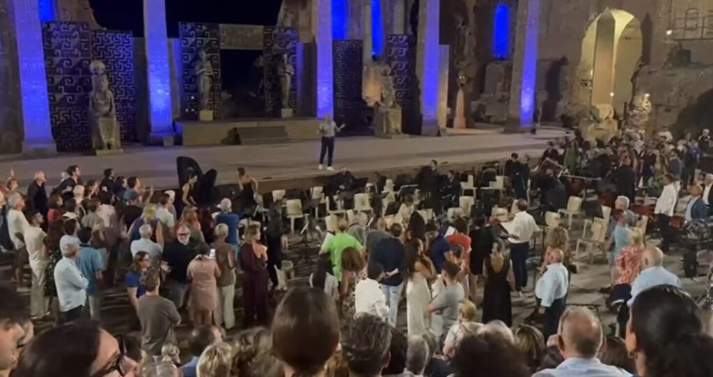 protesta teatro antico