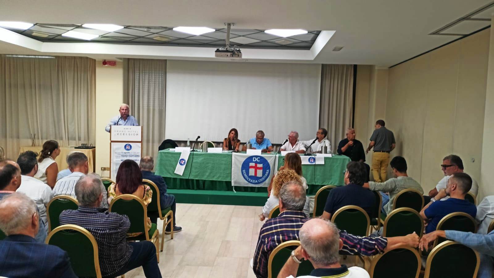 riunione democrazia cristiana a reggio calabria
